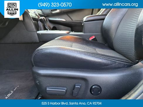 Used 2013 Toyota Camry SE FWD image 12