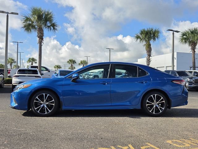 Used 2018 Toyota Camry SE w/ Moonroof Package FWD image 3