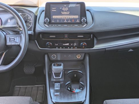 Used 2021 Nissan Rogue SV FWD image 17