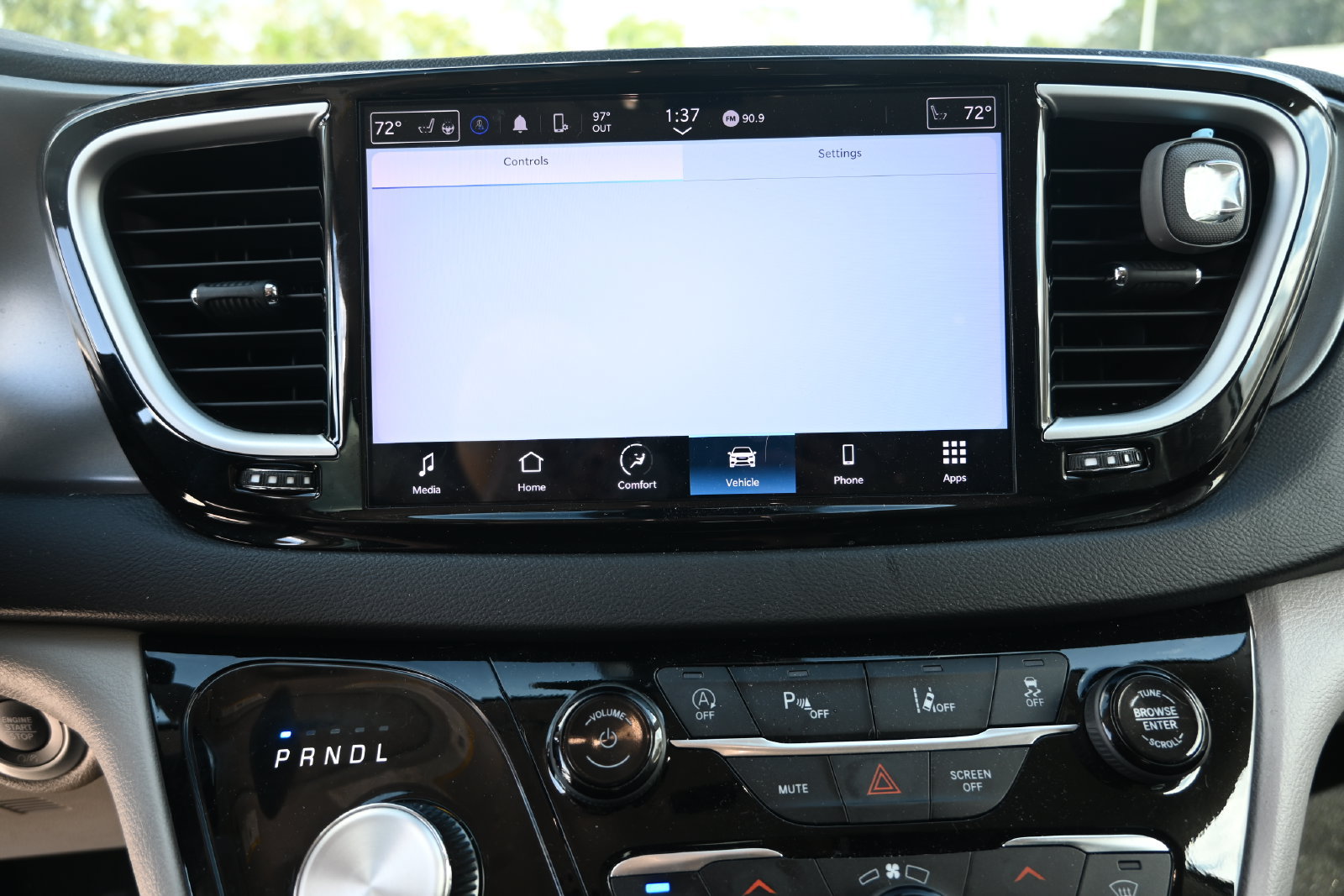 Used 2024 Chrysler Pacifica Touring-L FWD image 18