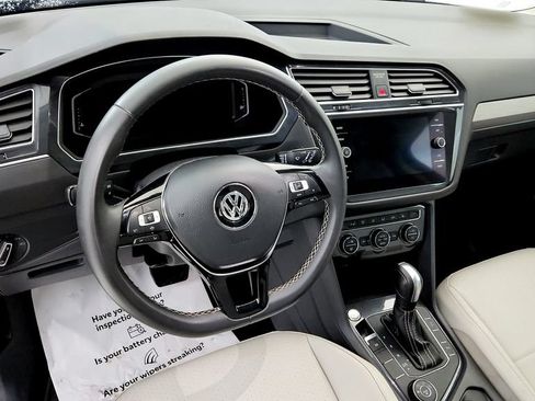 Used 2021 Volkswagen Tiguan SEL AWD/4WD image 25