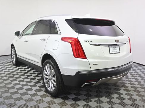 Used 2017 Cadillac XT5 Platinum w/ Driver Assist Package AWD/4WD image 4