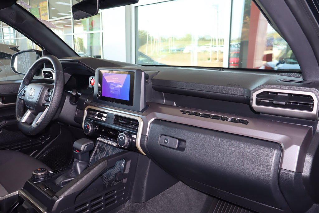 Used 2025 Toyota Tacoma TRD Off-Road AWD/4WD image 43