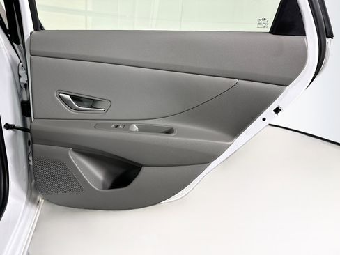 Used 2025 Hyundai Elantra SEL image 30