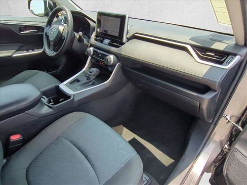 Used 2024 Toyota RAV4 XLE FWD image 21