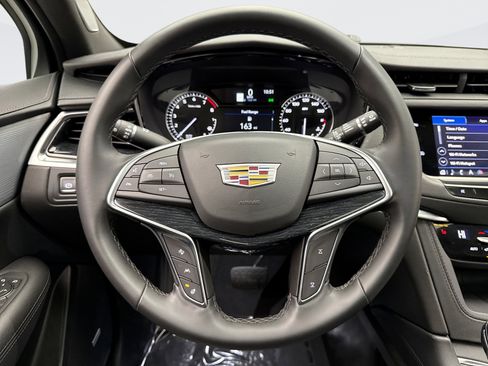 Used 2025 Cadillac XT5 Premium Luxury image 12