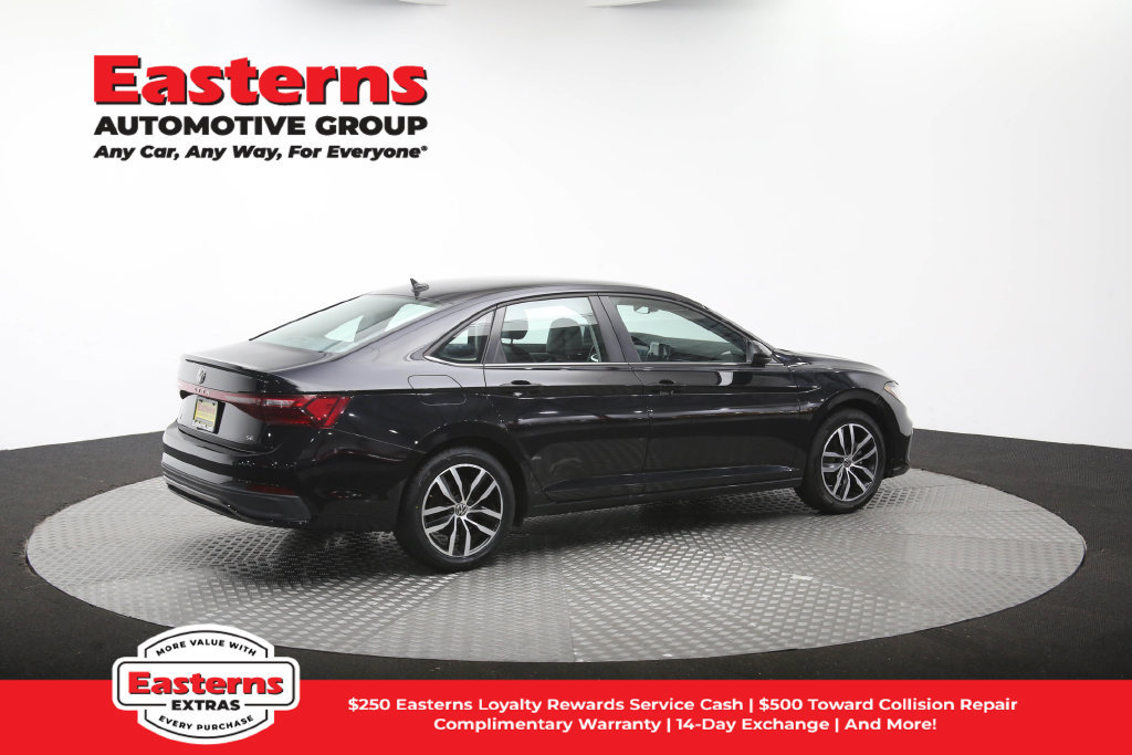Used 2025 Volkswagen Jetta SE FWD image 43