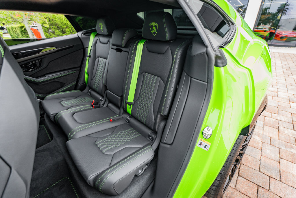 Used 2025 Lamborghini Urus SE AWD/4WD image 35