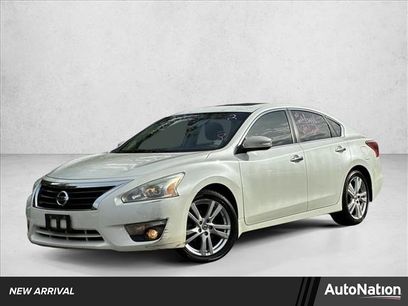Used 2013 Nissan Altima 3.5 SV w/ Navigation Pkg