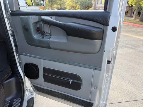 Used 2013 GMC Savana 1500 RWD image 9