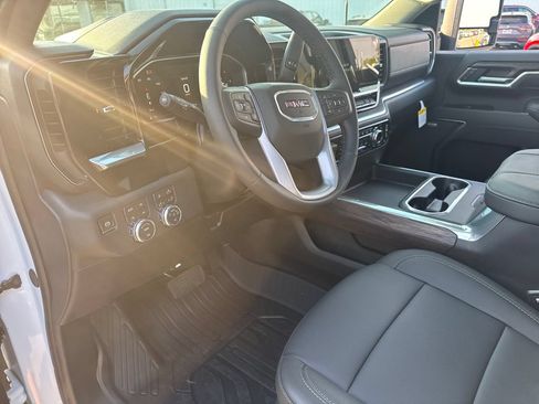 New 2026 GMC Sierra 2500 SLT w/ SLT Premium Package AWD/4WD image 15