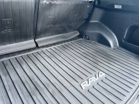 Used 2021 Toyota RAV4 LE image 6