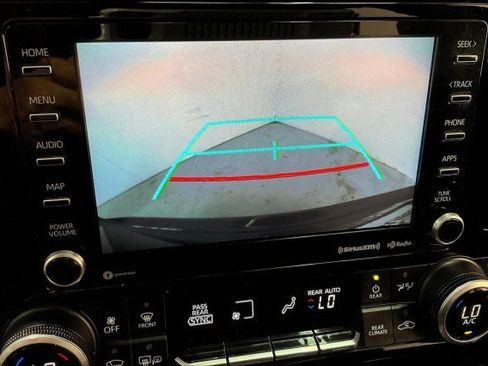 Used 2021 Toyota Highlander XLE image 21