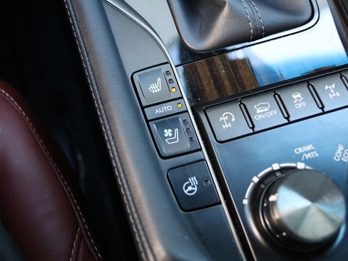 Used 2019 Lexus LX 570 4WD image 30