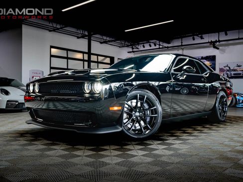 Used 2023 Dodge Challenger SRT Hellcat image 1