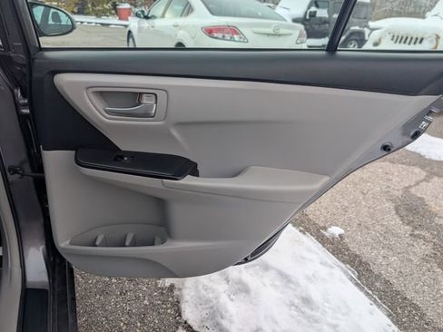 Used 2016 Toyota Camry LE image 21