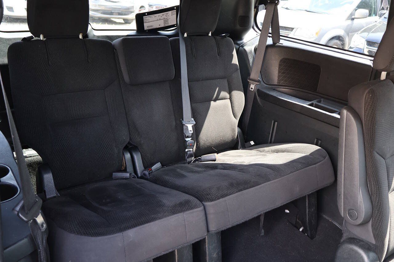 Used 2018 Dodge Grand Caravan SE FWD image 25