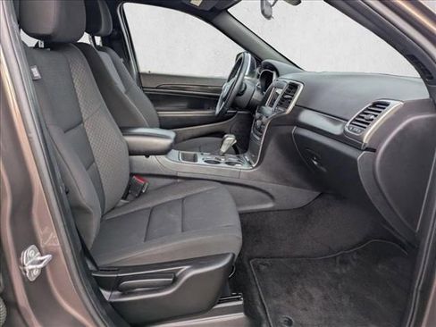 Used 2018 Jeep Grand Cherokee Laredo AWD/4WD image 21