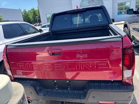 Used 2025 Honda Ridgeline Black Edition image 5