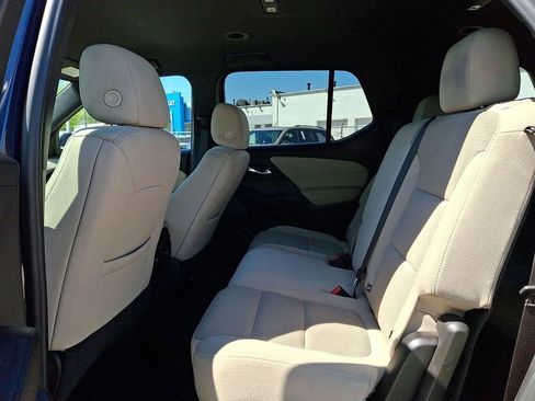 Used 2022 Chevrolet Traverse LS image 11