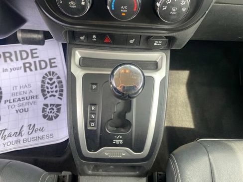 Used 2016 Jeep Compass Latitude FWD image 13