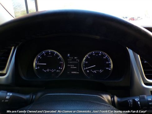 Used 2017 Toyota Highlander Plus w/ Carpet Mat Package image 10