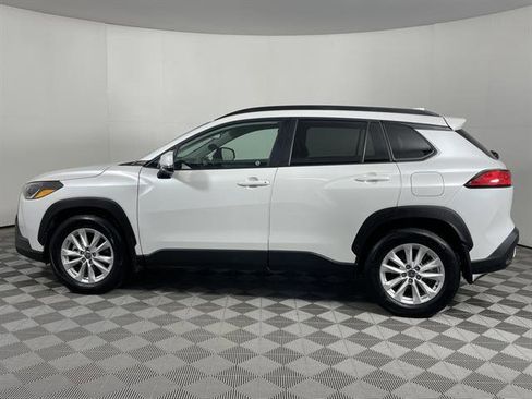 Certified 2023 Toyota Corolla Cross LE w/ Moonroof Package image 3