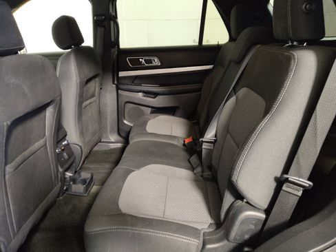 Used 2017 Ford Explorer XLT w/ Class II Trailer Tow Package AWD/4WD image 18