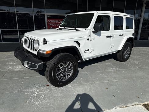 Used 2025 Jeep Wrangler Sahara w/ Safety Group image 4