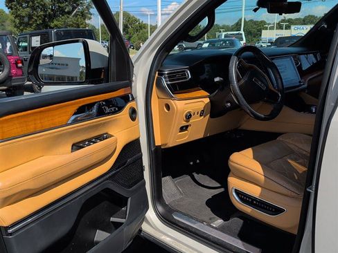 Used 2022 Jeep Grand Wagoneer Series III AWD/4WD image 22