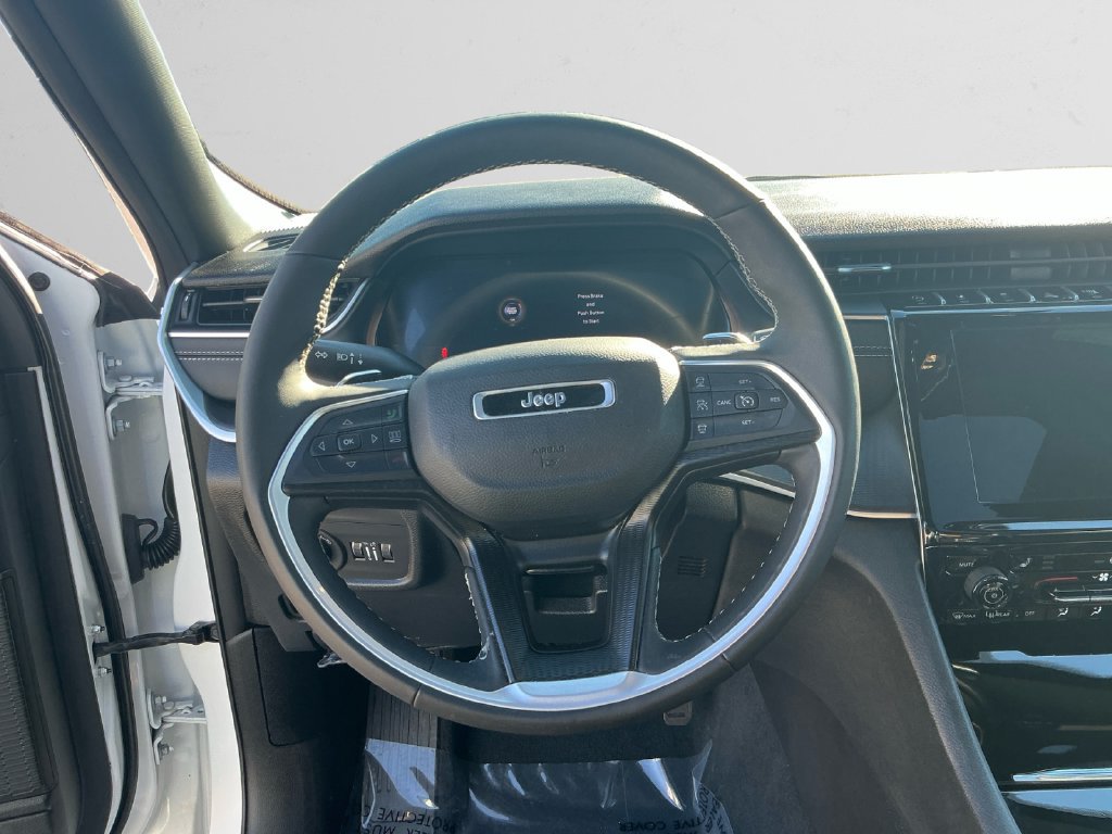 Used 2025 Jeep Grand Cherokee Altitude AWD/4WD image 12