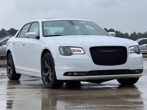 Used 2023 Chrysler 300 S RWD image 10