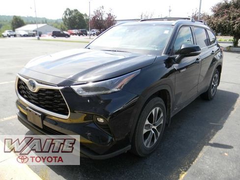 Used 2021 Toyota Highlander XLE AWD/4WD image 5