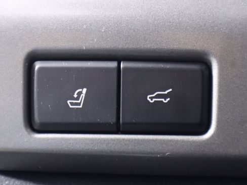 Used 2020 Ford Expedition Max XLT w/ Equipment Group 202A AWD/4WD image 10