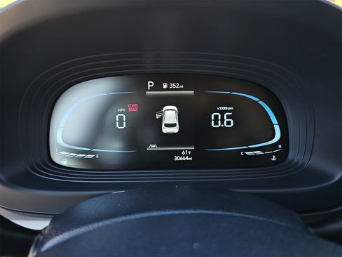 Used 2023 Hyundai Venue Limited image 18