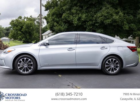 Used 2018 Toyota Avalon XLE Premium FWD image 2