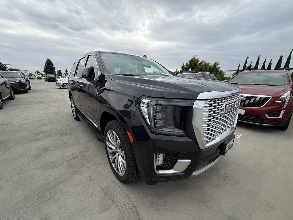 Used 2024 GMC Yukon Denali w/ Advanced Technology Package AWD/4WD image 3