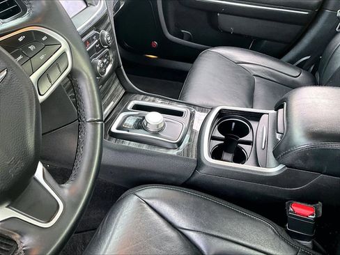 Used 2018 Chrysler 300 Touring L image 12