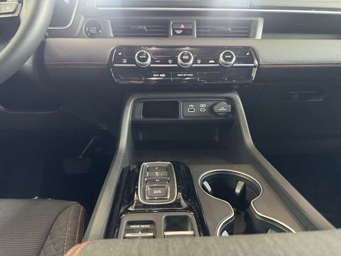 Used 2025 Honda Pilot Sport image 11