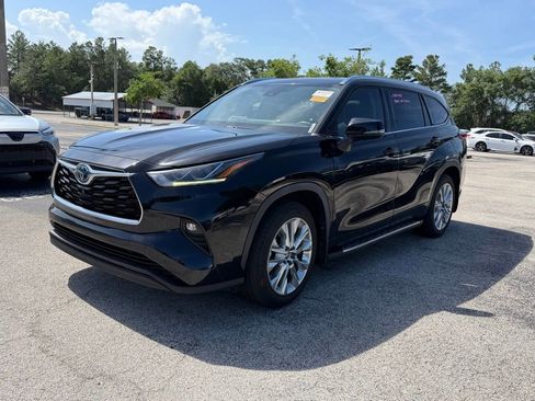 Used 2022 Toyota Highlander Limited FWD image 3