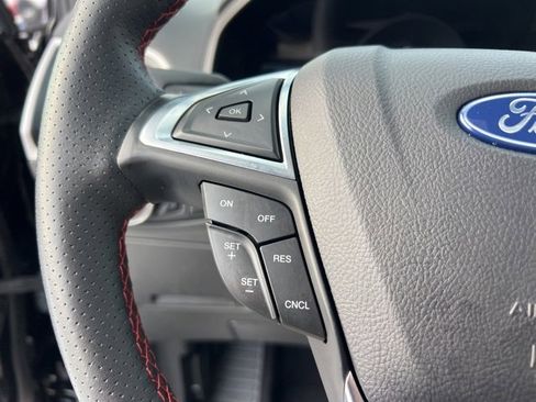 Certified 2024 Ford Edge ST-Line image 9