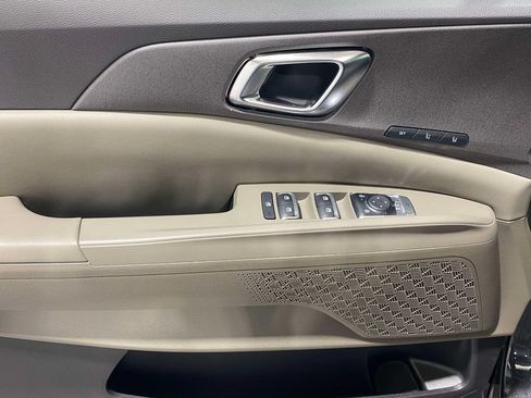 New 2026 Kia Carnival EX FWD image 18