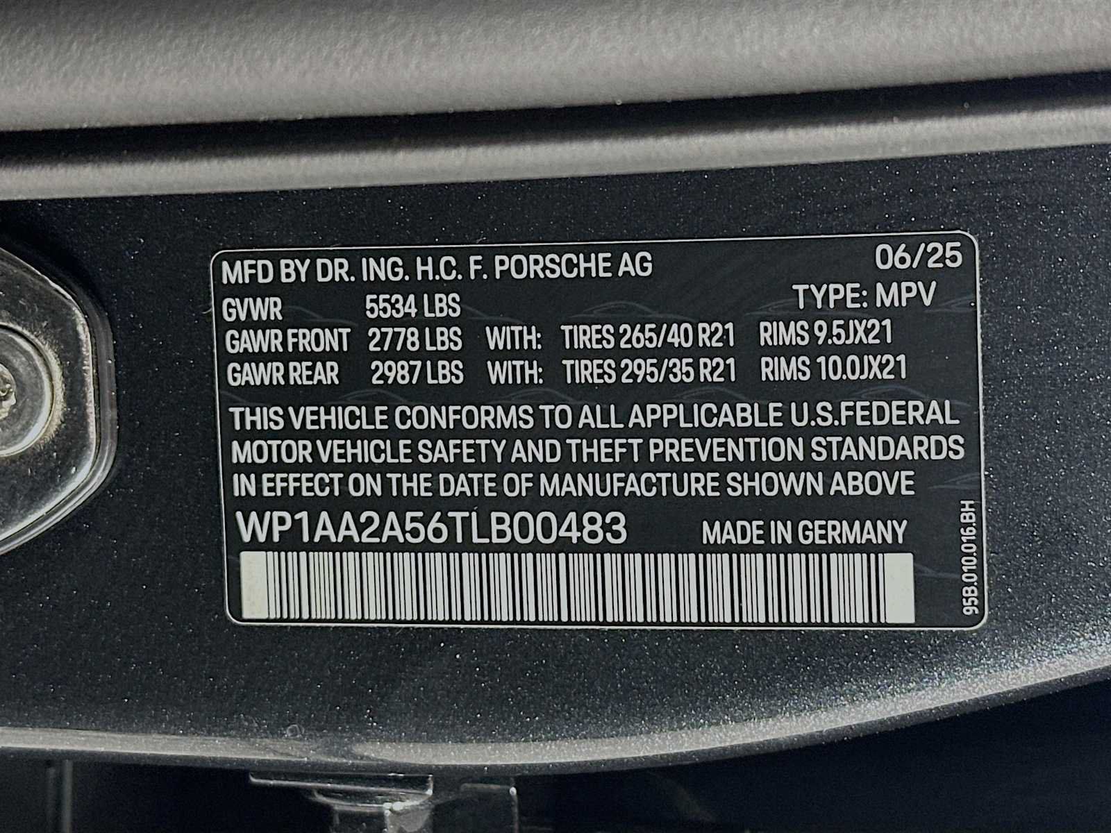 Certified 2026 Porsche Macan AWD/4WD image 33