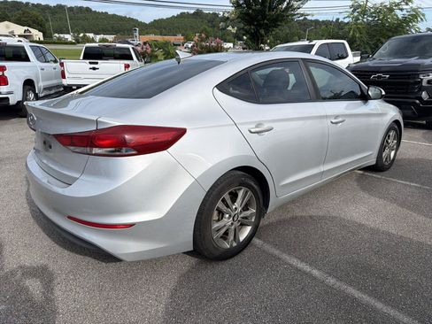 Used 2018 Hyundai Elantra SEL FWD image 4