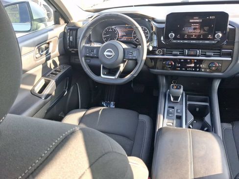 Certified 2024 Nissan Pathfinder SV FWD image 10