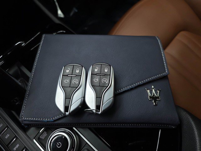 Used 2022 Maserati Levante GT AWD/4WD image 43
