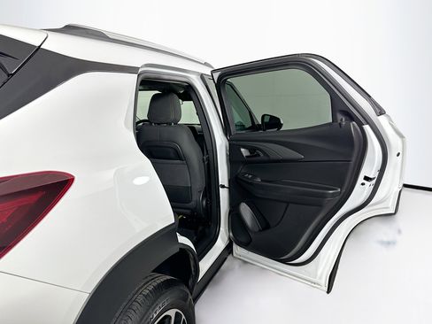 Used 2025 Chevrolet TrailBlazer LT AWD/4WD image 28