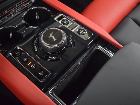 New 2026 Rolls-Royce Cullinan Black Badge image 36