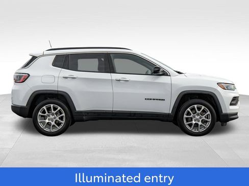 Used 2023 Jeep Compass Latitude AWD/4WD image 8