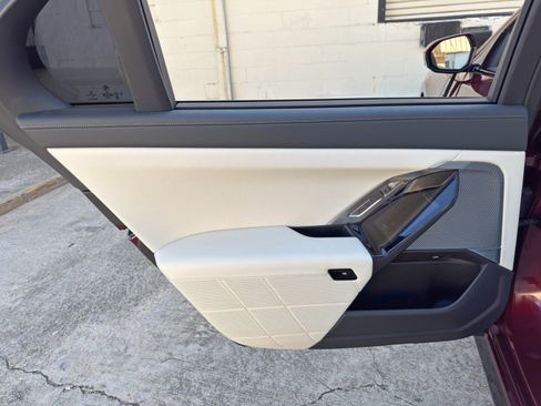 Used 2023 BMW 760i xDrive AWD/4WD image 51